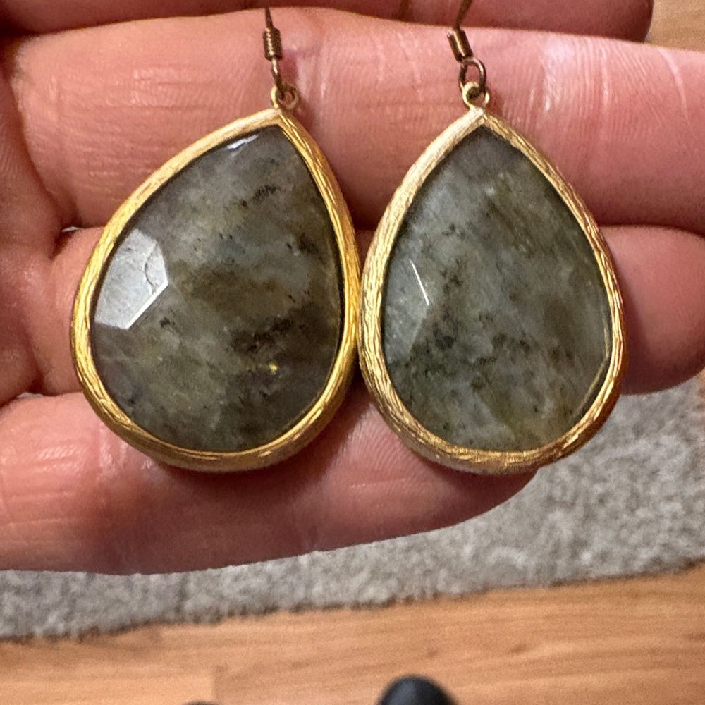 VINTAGE GOLD-PLATED OVER BRASS FACETED LABRADORITE TEARDROP HOOK 1.5" EARRINGS - Picture 4 of 8
